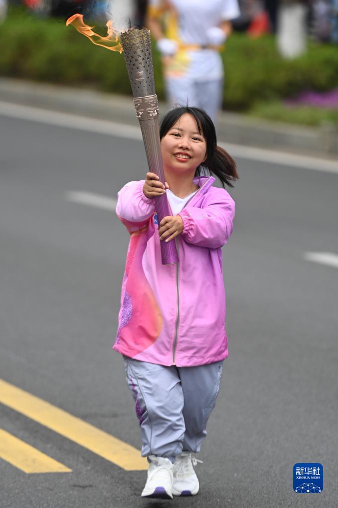 杭州亚残运会火炬传递启动
