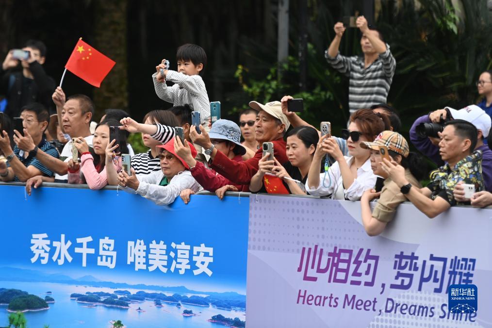 杭州亚残运会火炬传递启动