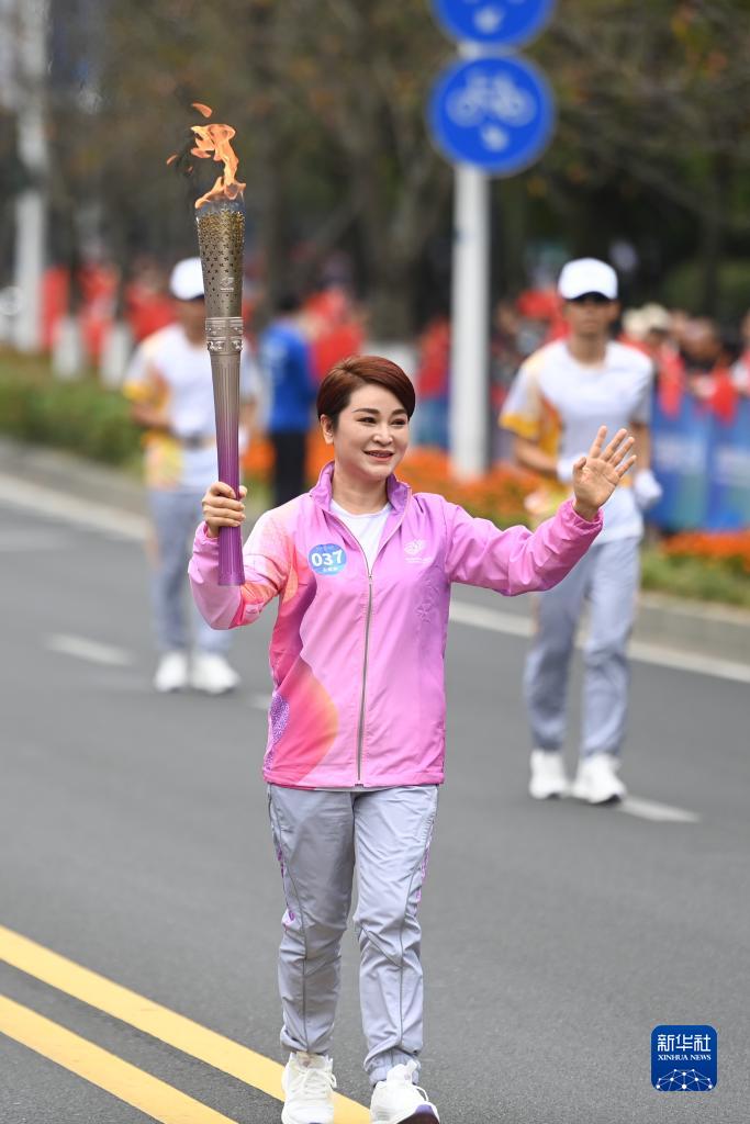 杭州亚残运会火炬传递启动