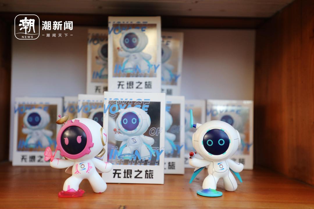 乌镇峰会吉祥物“小互”首推盲盒：峰会十年徽章有多少巧思？