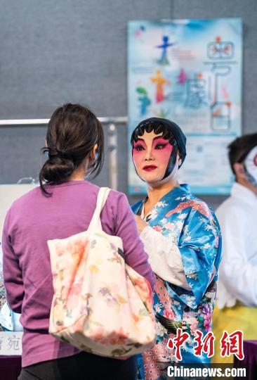 香港举办“粤剧日”活动令市民走近传统戏曲“幕后”