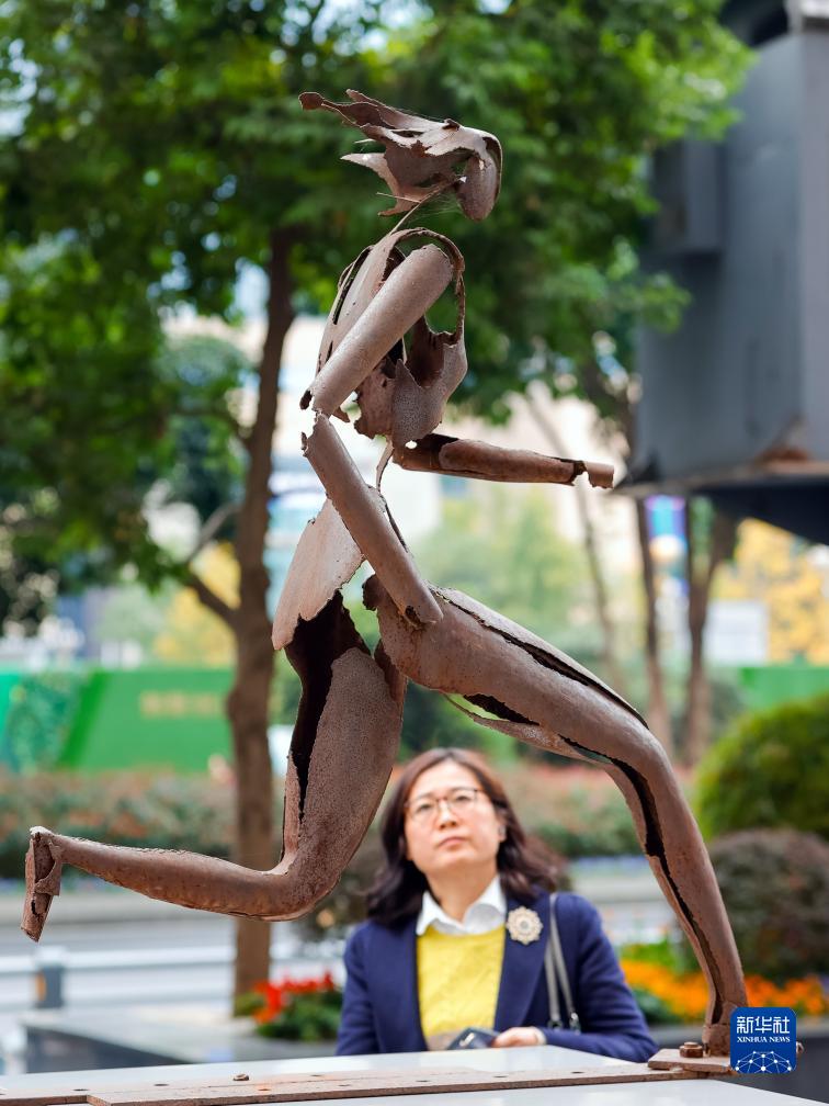 首届天府雕塑展在成都开幕