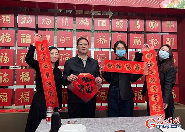 【新春走基层】新春时节话春联 上下联您贴对了吗？
