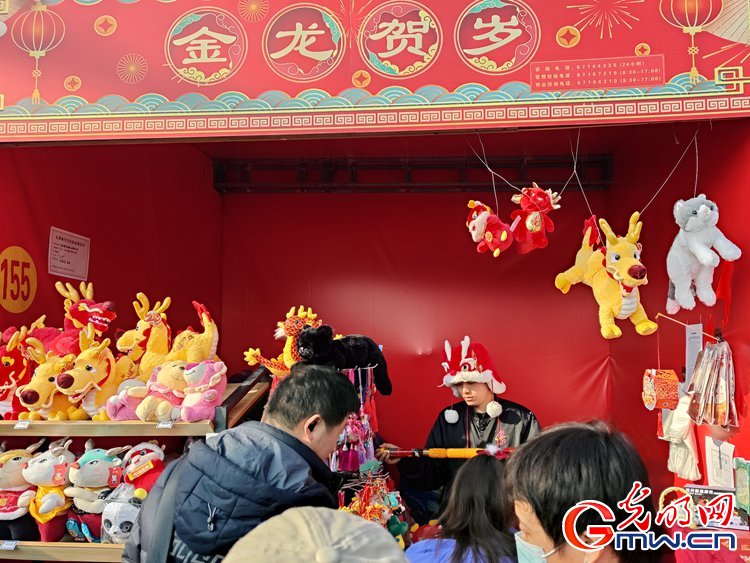 【新春走基层】组图丨北京龙潭庙会：众龙庆春 年味拉满