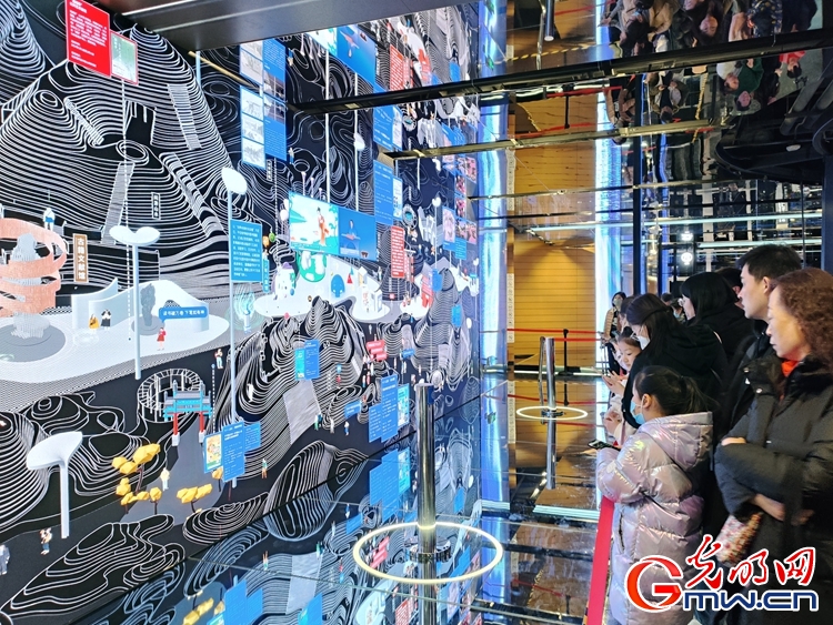 【新春走基层·文化过大年】打卡北京城市图书馆，大运河畔品书香