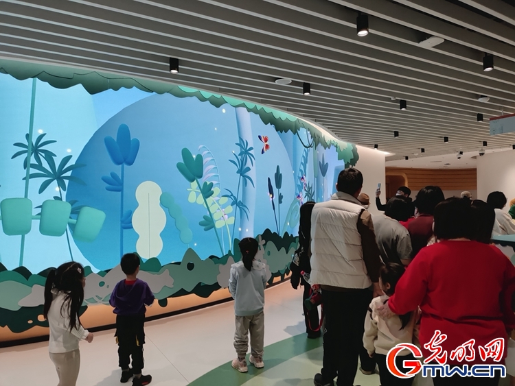 【新春走基层·文化过大年】打卡北京城市图书馆，大运河畔品书香