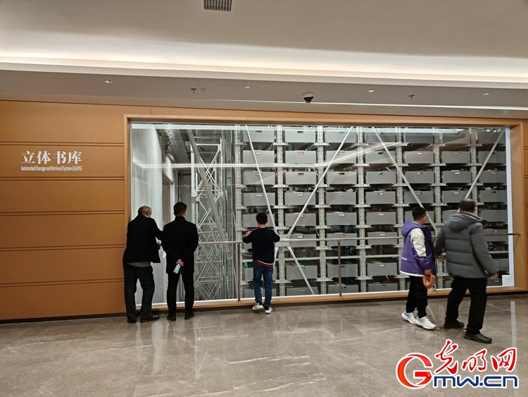 【新春走基层·文化过大年】打卡北京城市图书馆，大运河畔品书香