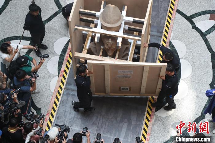 788件古埃及文物“包机”抵沪　在上海博物馆开箱