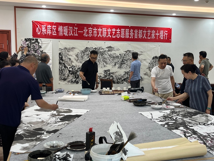 北京市文联开展“心系库区·情暖汉江”首都文艺家库区行文化交流活动