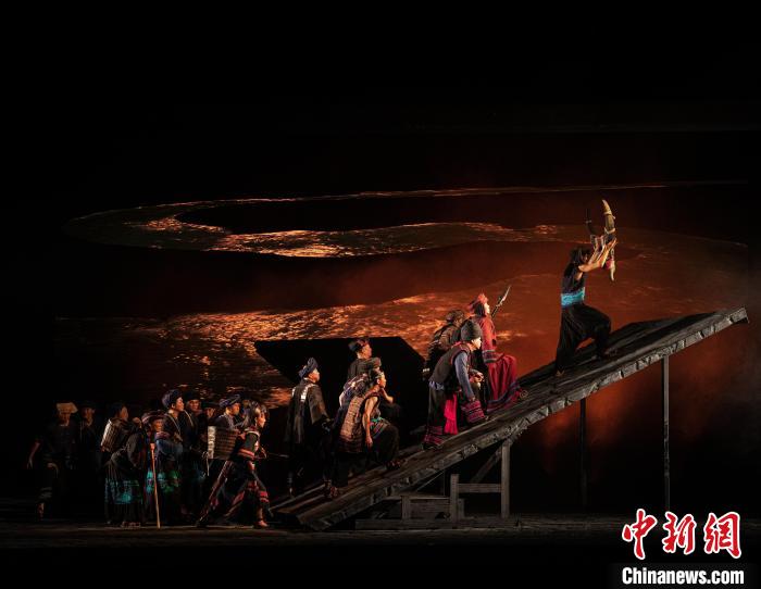 云南省话剧院民族史诗话剧《澜沧水长》在京登台