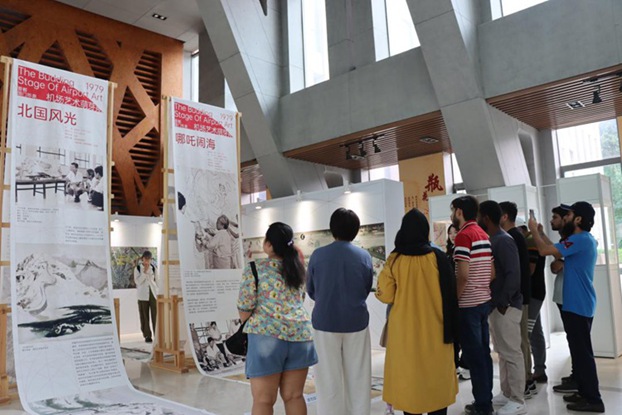 “首都国门形象：从首都机场到大兴国际机场艺术成就展”在北京林业大学举办