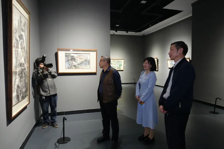 “问道南山——石峰中国山水画作品展”在湘潭齐白石纪念馆举办