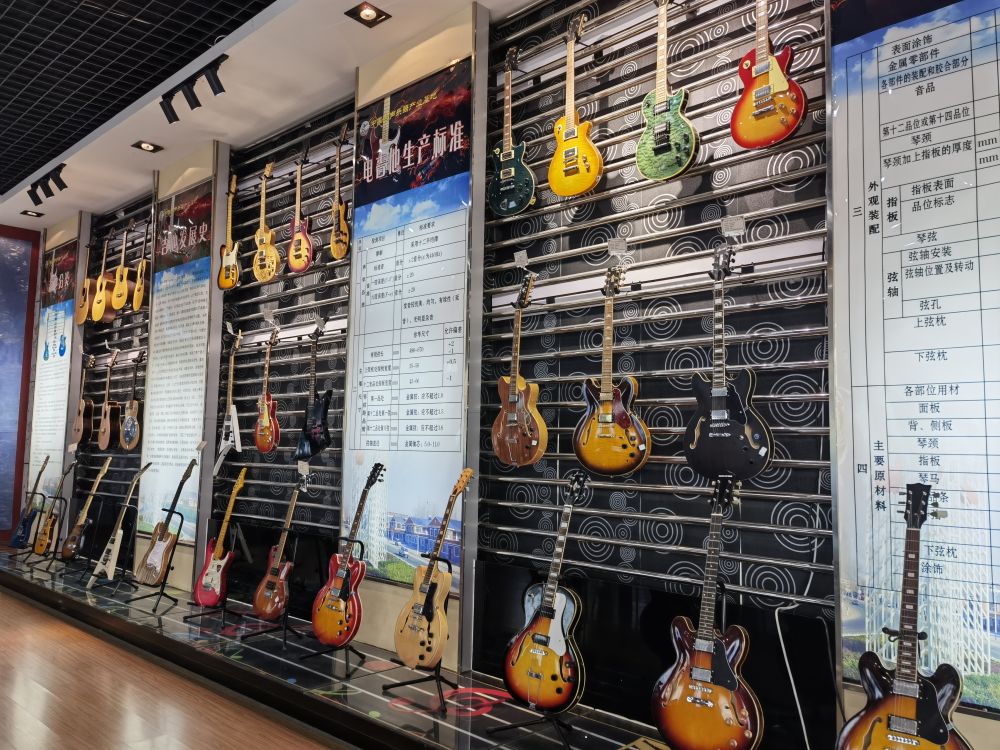 中国经济样本观察·“镇”了不起|与耳结缘!小吉他“弹”出10亿元“耳朵产业” 中国经济样本观察·“镇”了不起|与耳结缘!小吉他“弹”出10亿元“耳朵产业”