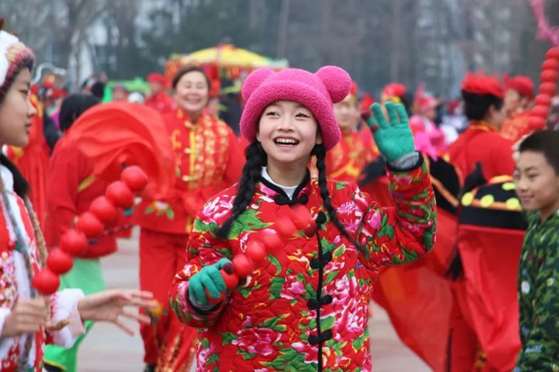 咚咚锵!山东潍坊:文艺狂潮来袭,广场“闹”翻天