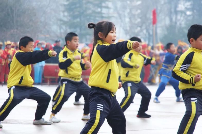 咚咚锵!山东潍坊:文艺狂潮来袭,广场“闹”翻天