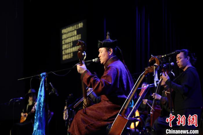 中国民族音乐团体安达组合多伦多上演“草原摇滚之夜”