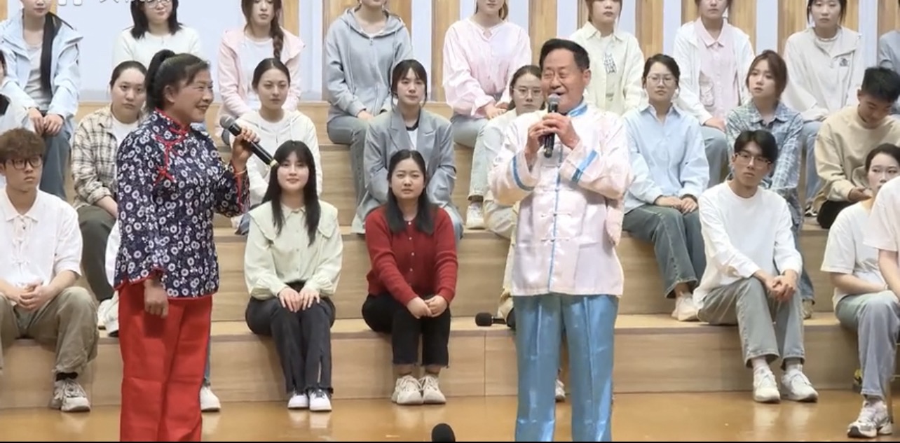 “学唱家乡的歌——河南商城民歌讲唱会”在河南大学隆重举行