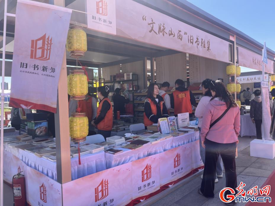 山西太原：龙城书展迎客来