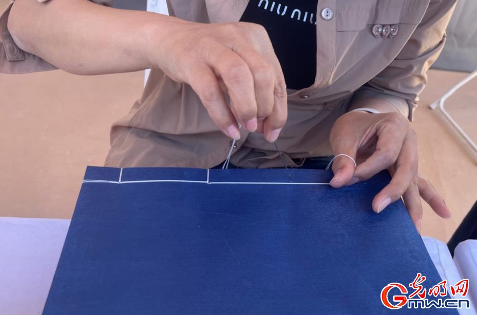 山西太原：龙城书展迎客来