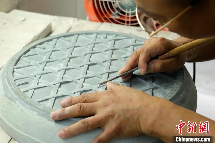 一方精砚岁余工 探寻江西修水贡砚制作技艺