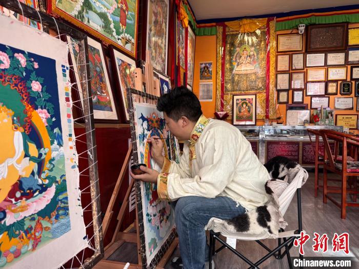 （文化中国行）千年瑰宝甘南藏族唐卡“破圈”成新宠