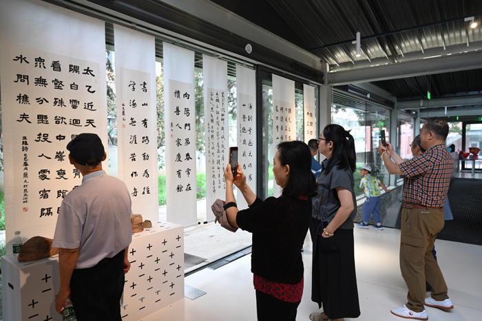 书法美术进校园 北京十一学校举办萧元书法展 书法美术进校园 北京十一学校举办萧元书法展