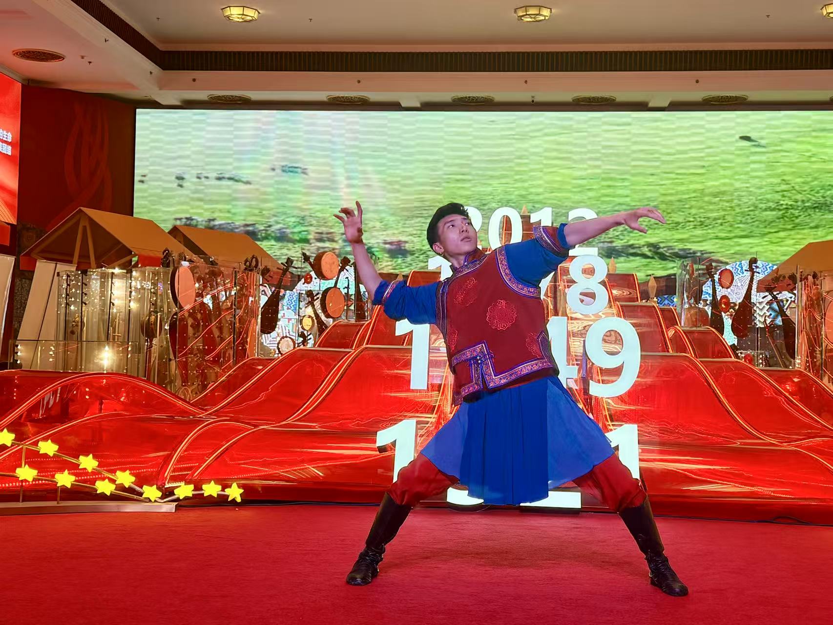 呼麦、马头琴、烫画……北京民族文化宫内刮起浓浓草原风