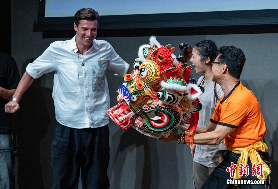 香港“非遗月”处处有“非遗” 香港“非遗月”处处有“非遗”