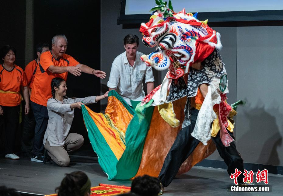 香港“非遗月”处处有“非遗” 香港“非遗月”处处有“非遗”