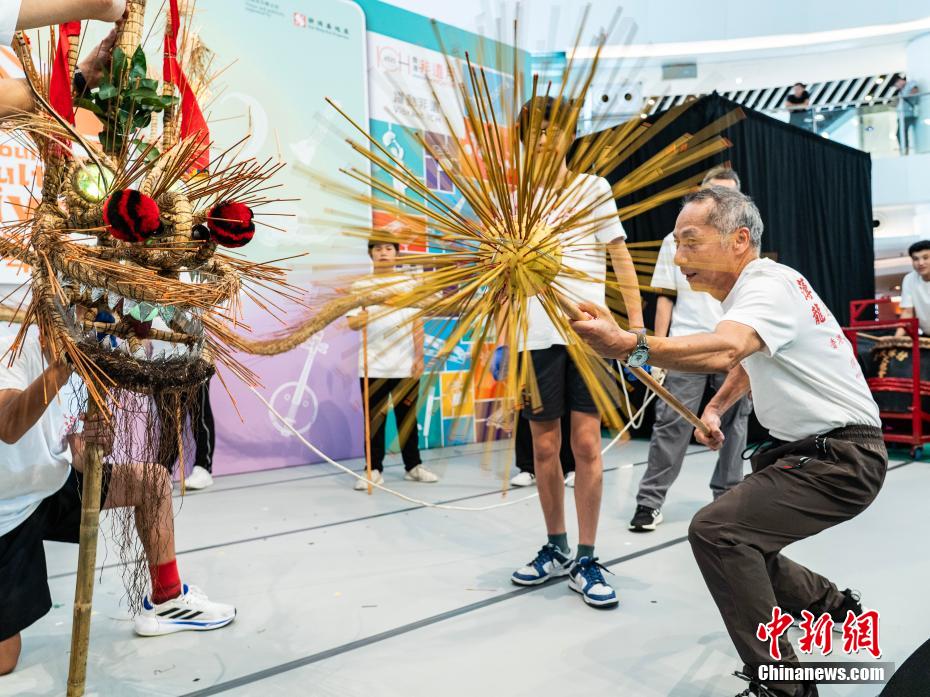 香港“非遗月”处处有“非遗” 香港“非遗月”处处有“非遗”