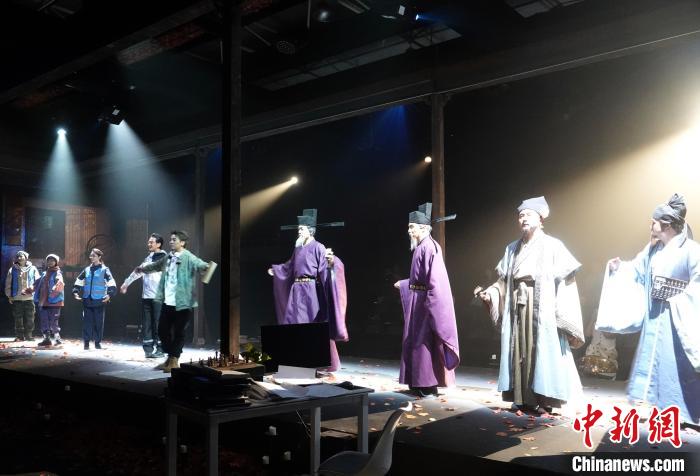 中国科技馆首部原创沉浸式舞台剧《文明的烛火》开启新疆巡演