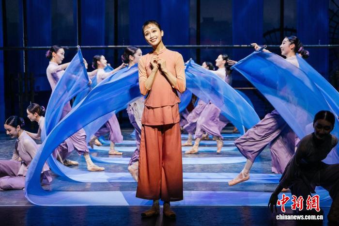 上芭原创芭蕾舞剧《百合花》国家大剧院首演