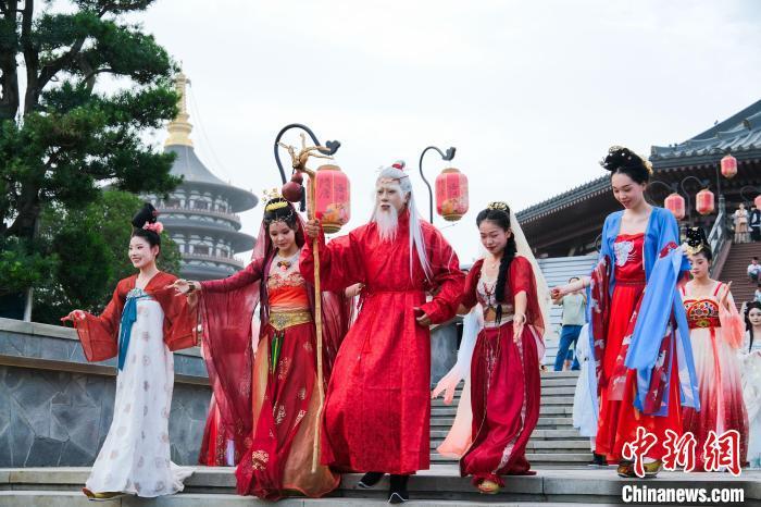 七夕乞巧的N种打开方式:什么是“投针验巧”?