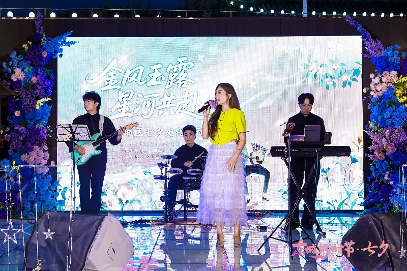 【网络中国节·七夕】北京东城微风露台音乐会浪漫开启 【网络中国节·七夕】北京东城微风露台音乐会浪漫开启