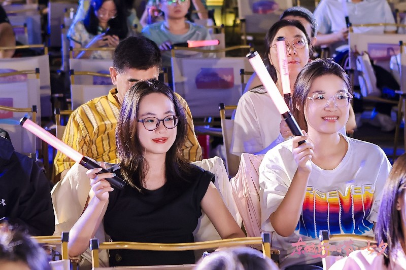 【网络中国节·七夕】北京东城微风露台音乐会浪漫开启 【网络中国节·七夕】北京东城微风露台音乐会浪漫开启