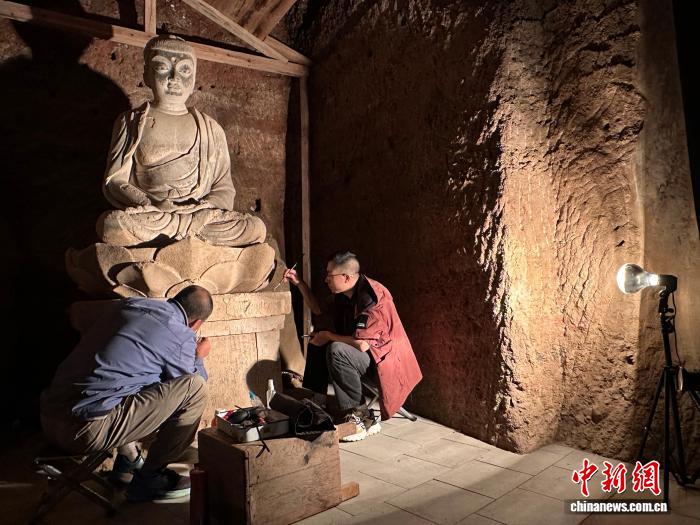 (文化中国行)“东方微笑”麦积山石窟:跨越千年,再续传奇 (文化中国行)“东方微笑”麦积山石窟:跨越千年,再续传奇