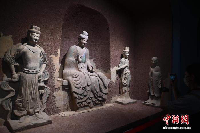 (文化中国行)“东方微笑”麦积山石窟:跨越千年,再续传奇 (文化中国行)“东方微笑”麦积山石窟:跨越千年,再续传奇