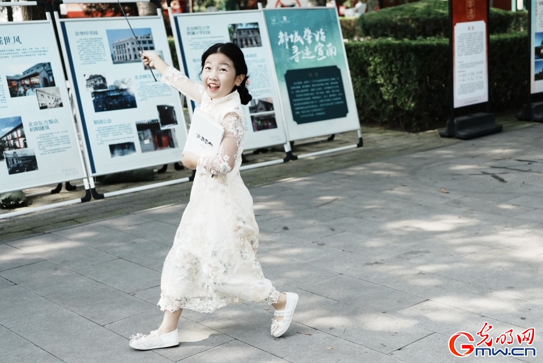 满园皆是“非遗范儿” 尽堪活色生香里—— “2025·北京社会科学普及周”非遗“妙”会让市民畅享文化盛宴