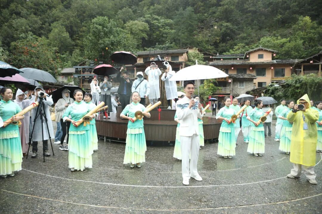 山中酬唱,诗短情长——记2025国际青春诗会(中国—拉美国家专场)走进陕西商洛