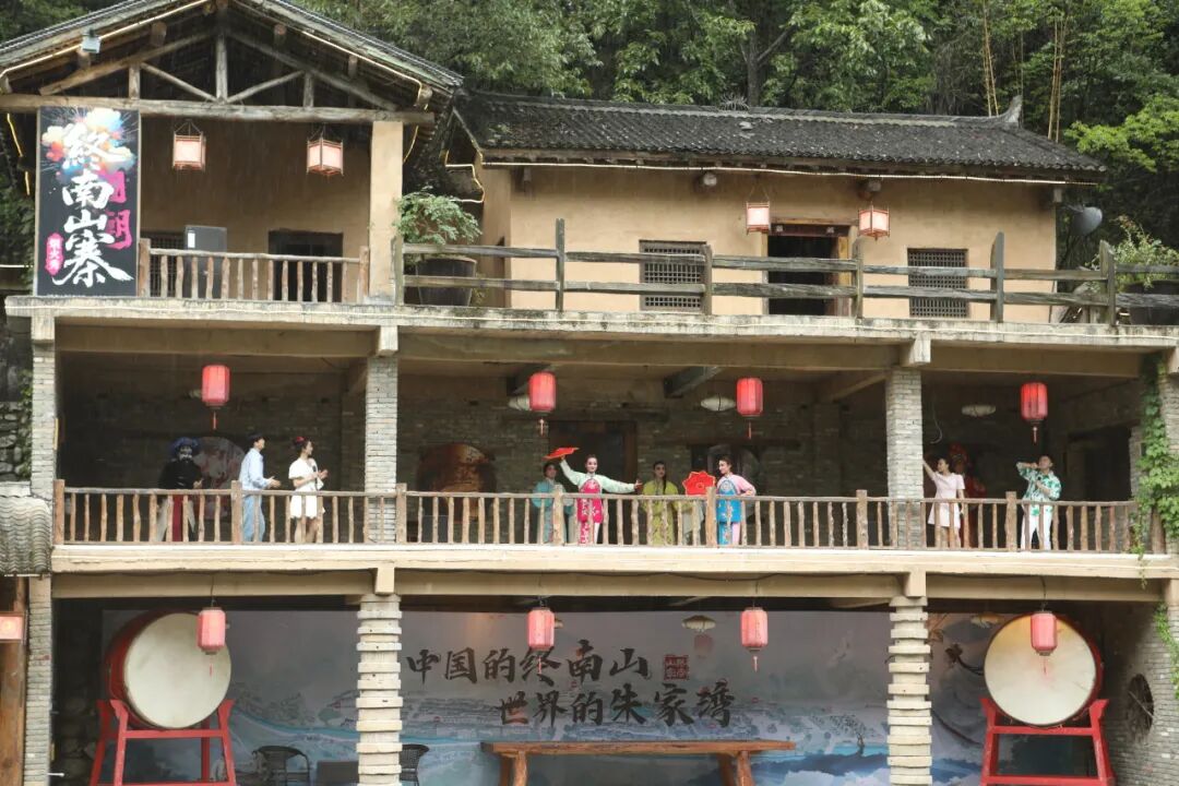 山中酬唱,诗短情长——记2025国际青春诗会(中国—拉美国家专场)走进陕西商洛