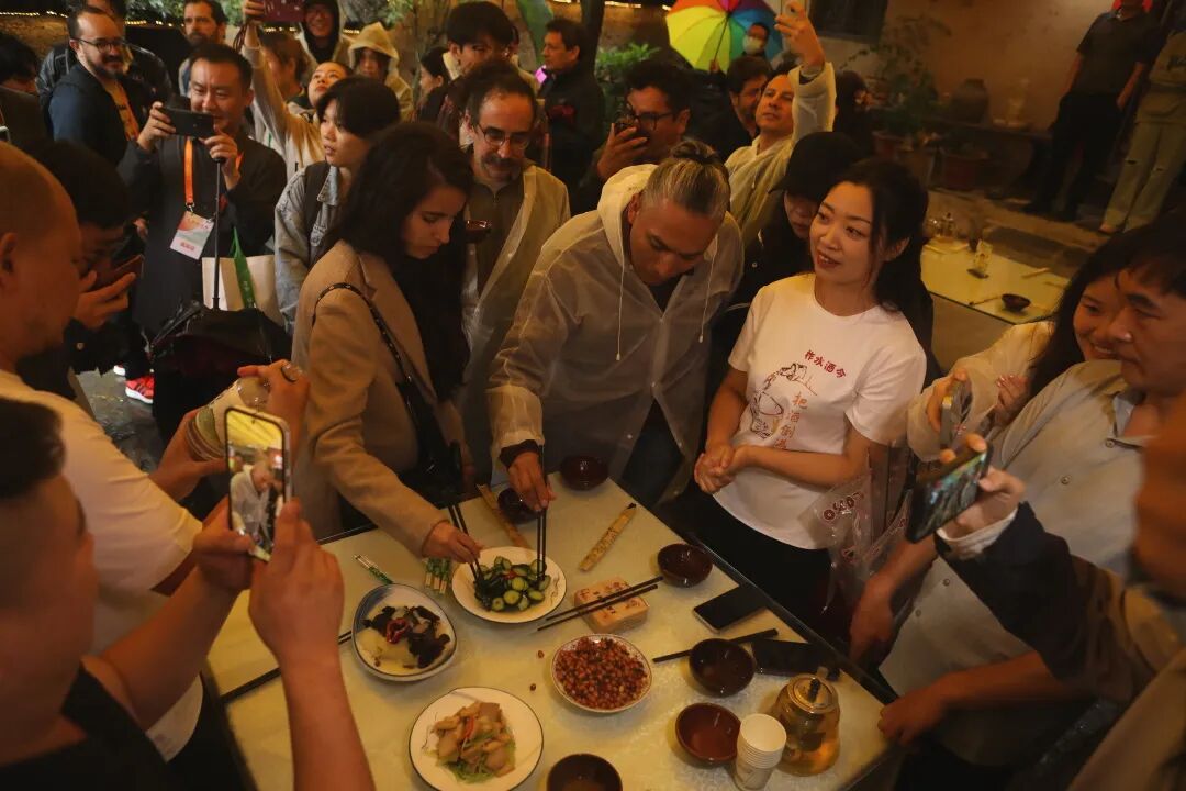 山中酬唱,诗短情长——记2025国际青春诗会(中国—拉美国家专场)走进陕西商洛