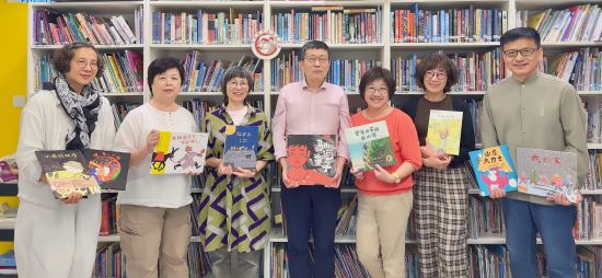 第九届丰子恺儿童图画书奖揭晓:五部佳作展华文原创实力,首奖空缺坚守专业标准 第九届丰子恺儿童图画书奖揭晓:五部佳作展华文原创实力,首奖空缺坚守专业标准