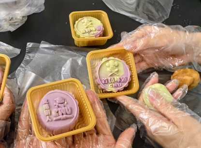 【网络中国节】中秋遇校庆,首都师大良乡校区留校学生这样庆祝 【网络中国节】中秋遇校庆,首都师大良乡校区留校学生这样庆祝