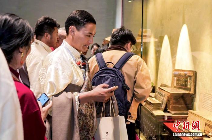 首届西藏喜马拉雅文化艺术与古物双年展开幕 助力文旅融合