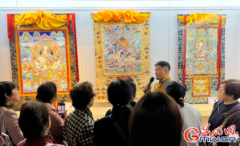 市民走进北京燕京八绝博物馆感受京津青三地文化魅力