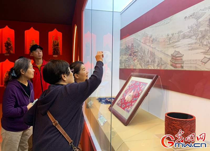 市民走进北京燕京八绝博物馆感受京津青三地文化魅力
