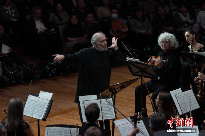 音乐架起友谊之桥 捷杰耶夫携马林斯基天团上演“巨匠之夜”