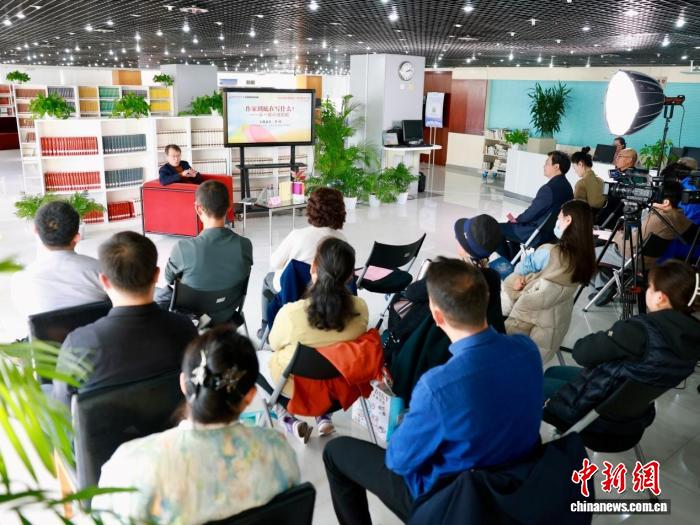 茅奖作家李洱眼中的《红楼梦》:曹雪芹陷入创作困境