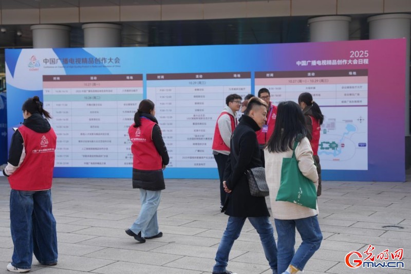 “视听燃·万象生”，这场展览氛围感拉满！