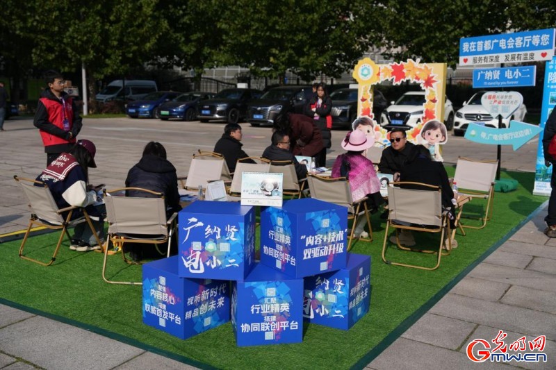 “视听燃·万象生”，这场展览氛围感拉满！